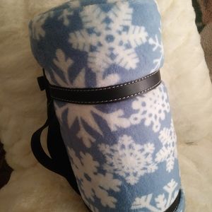 Printed Snowflake Throw